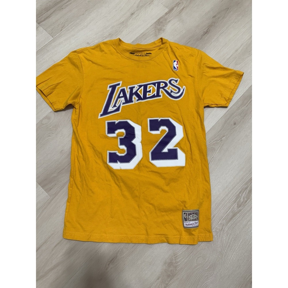 Los Angeles Laker Magic Johnson Mitchell & Ness # 32 Gold Jersey T Shirt Medium